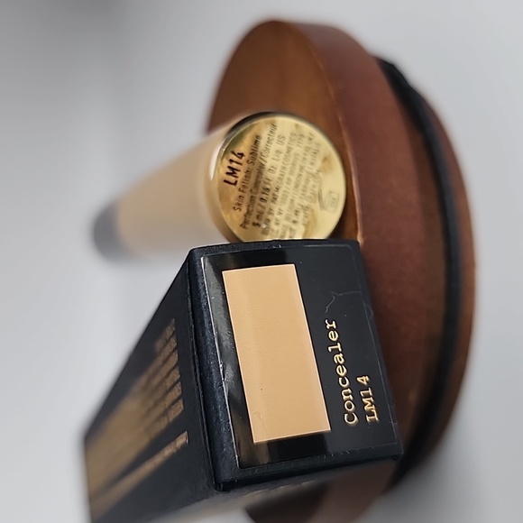 Pat McGrath Skin Fetish Sublime Perfection Concealer - LM14 - Picture 9 of 9